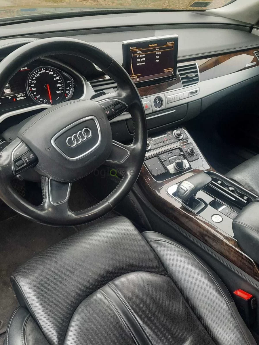 Samochód osobowy Audi A8
