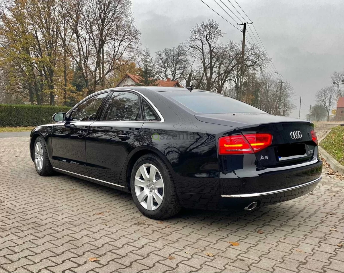 Samochód osobowy Audi A8