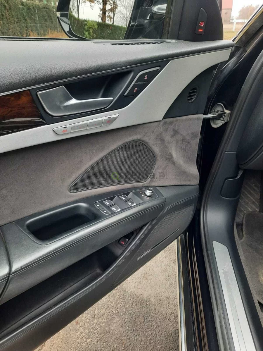 Samochód osobowy Audi A8