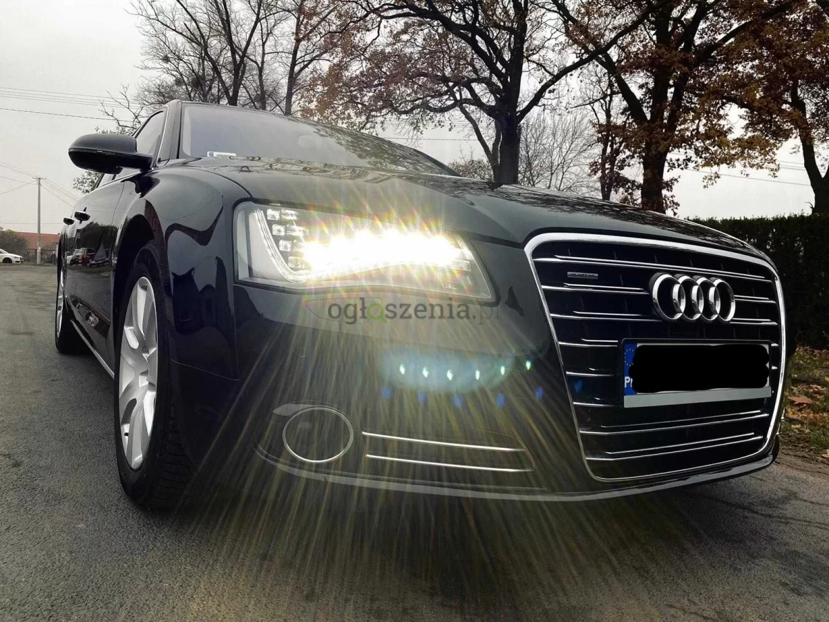 Samochód osobowy Audi A8