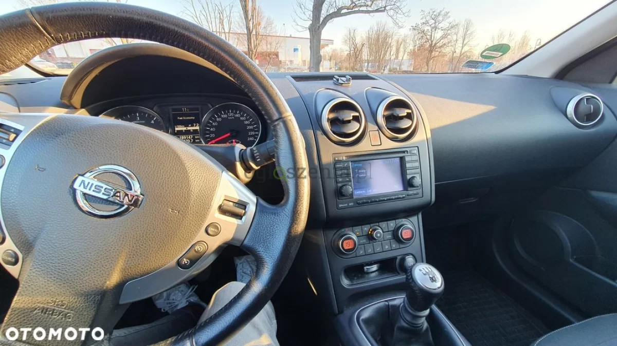 Nissan Qashqai Nissan Qashqai 2.0dci, Lift, Panorama, kamera, hak, silnik z 2013 roku