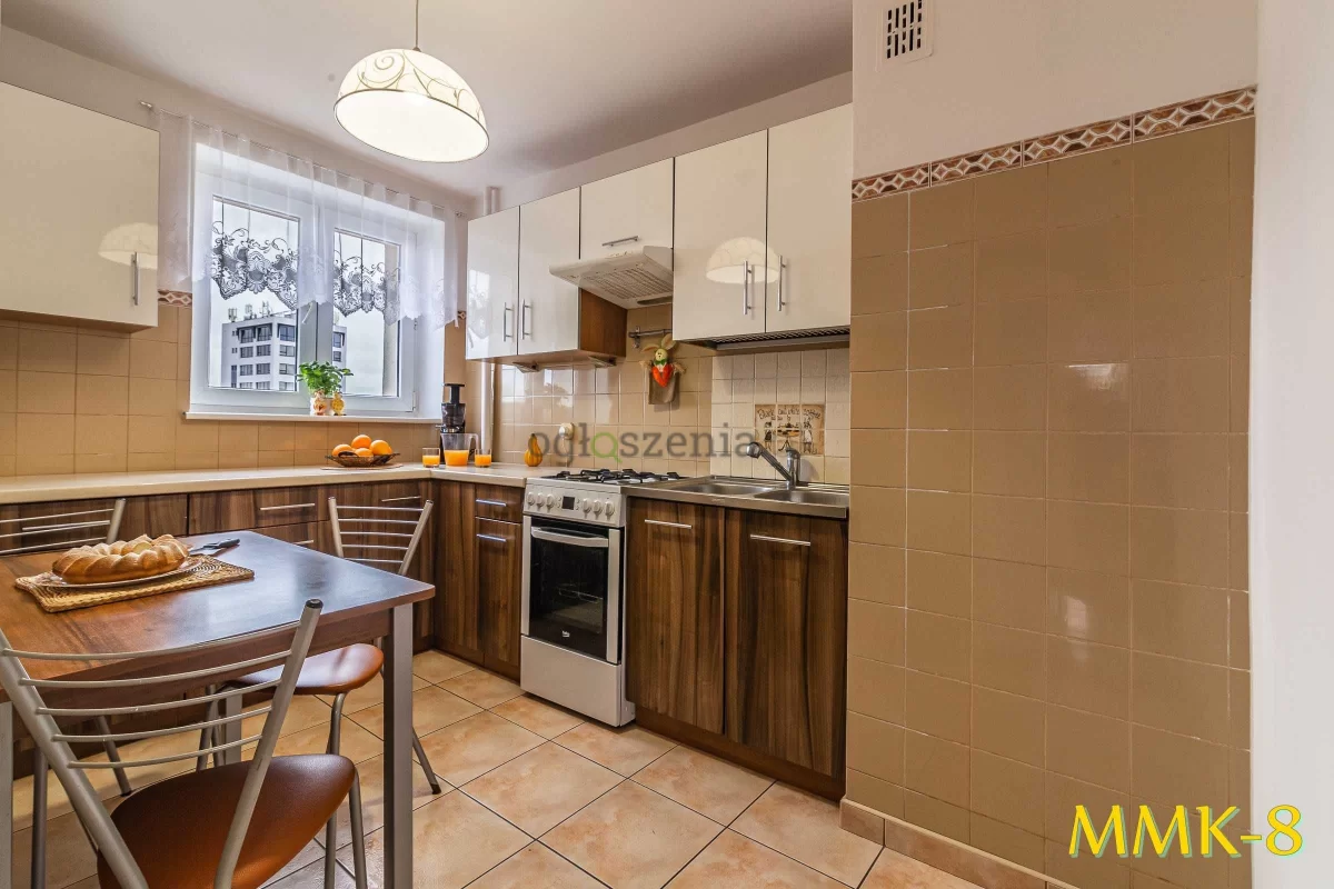 Słoneczne 3 pokoje w środku miasta, 3 piętro, balkon.