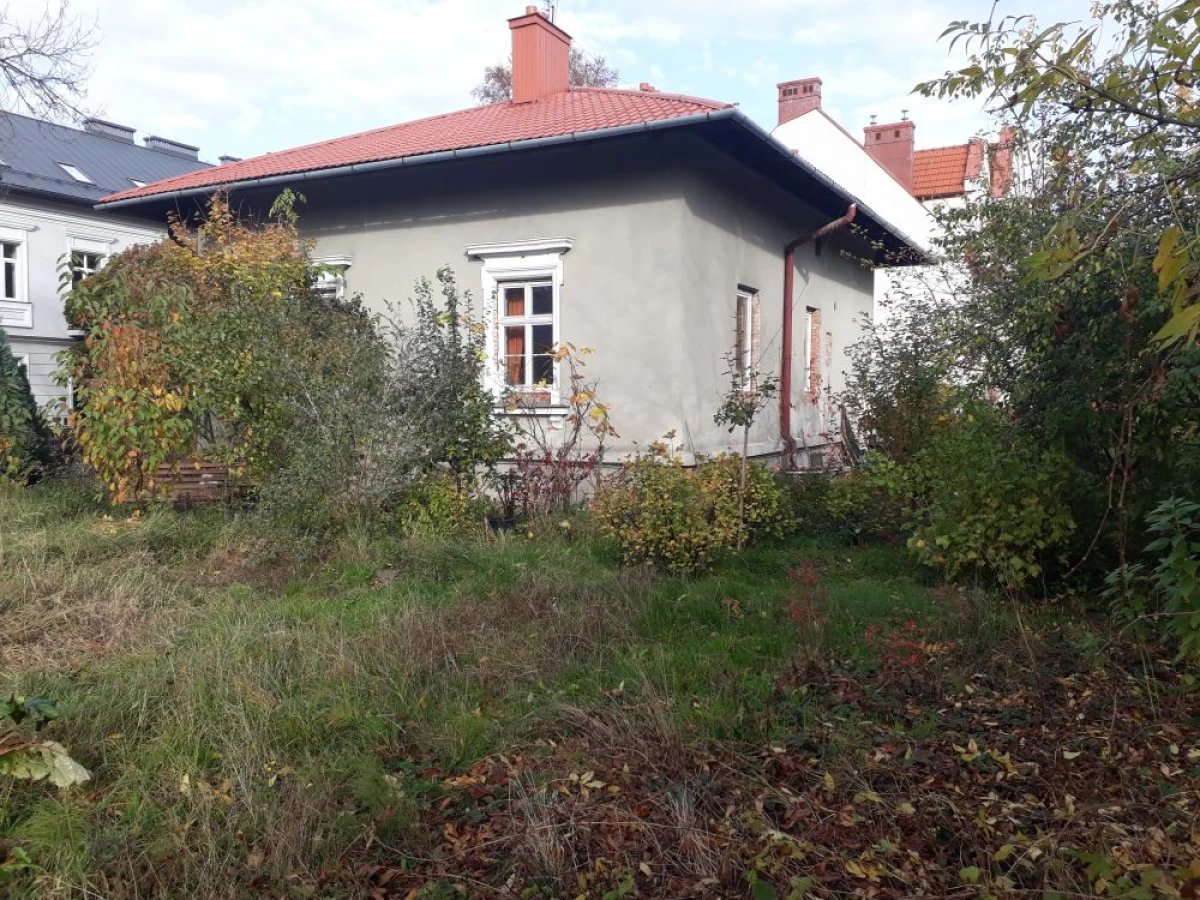 Sprzedam dom z ogrodem 9 arów w Centrum Tarnowa