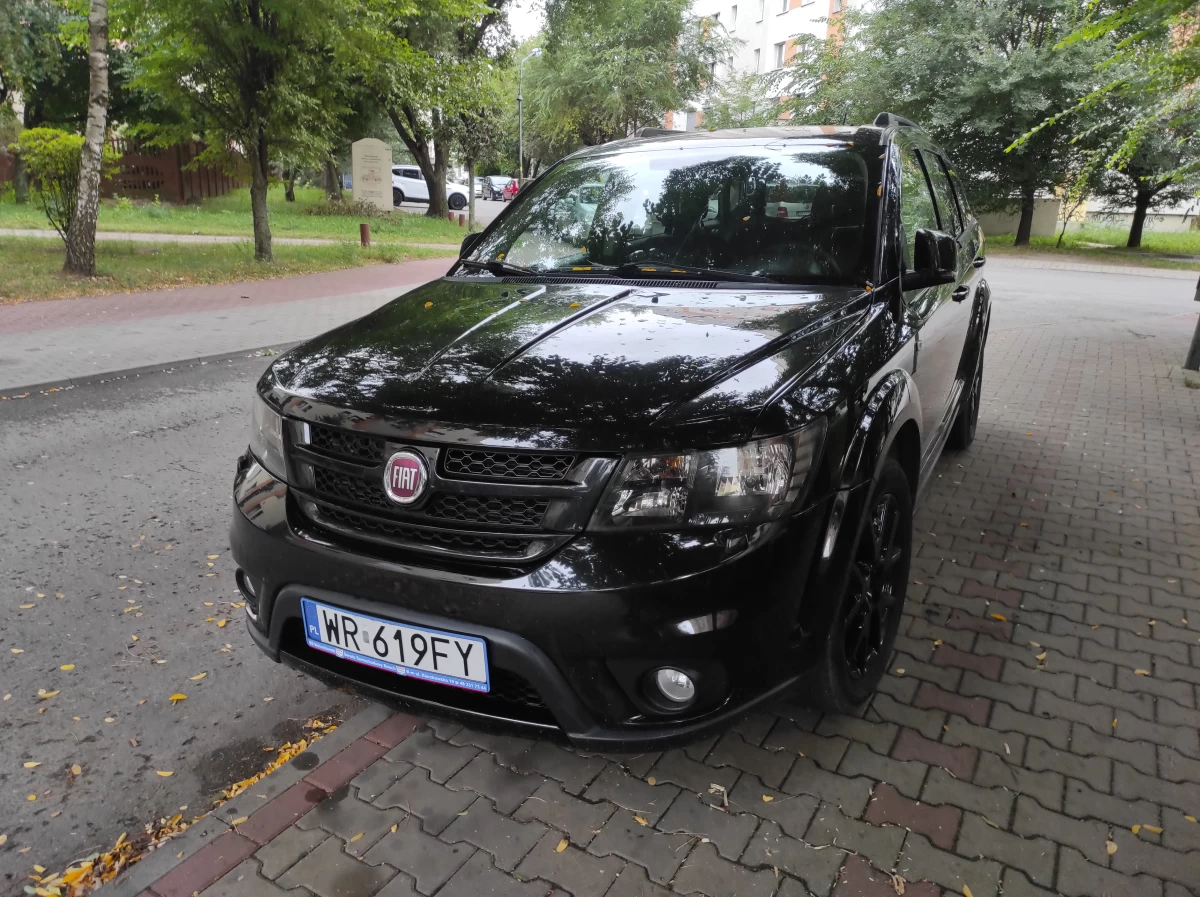 Fiat Freemont z 2011 ma 7 miejsc silnik 2.0 Disel