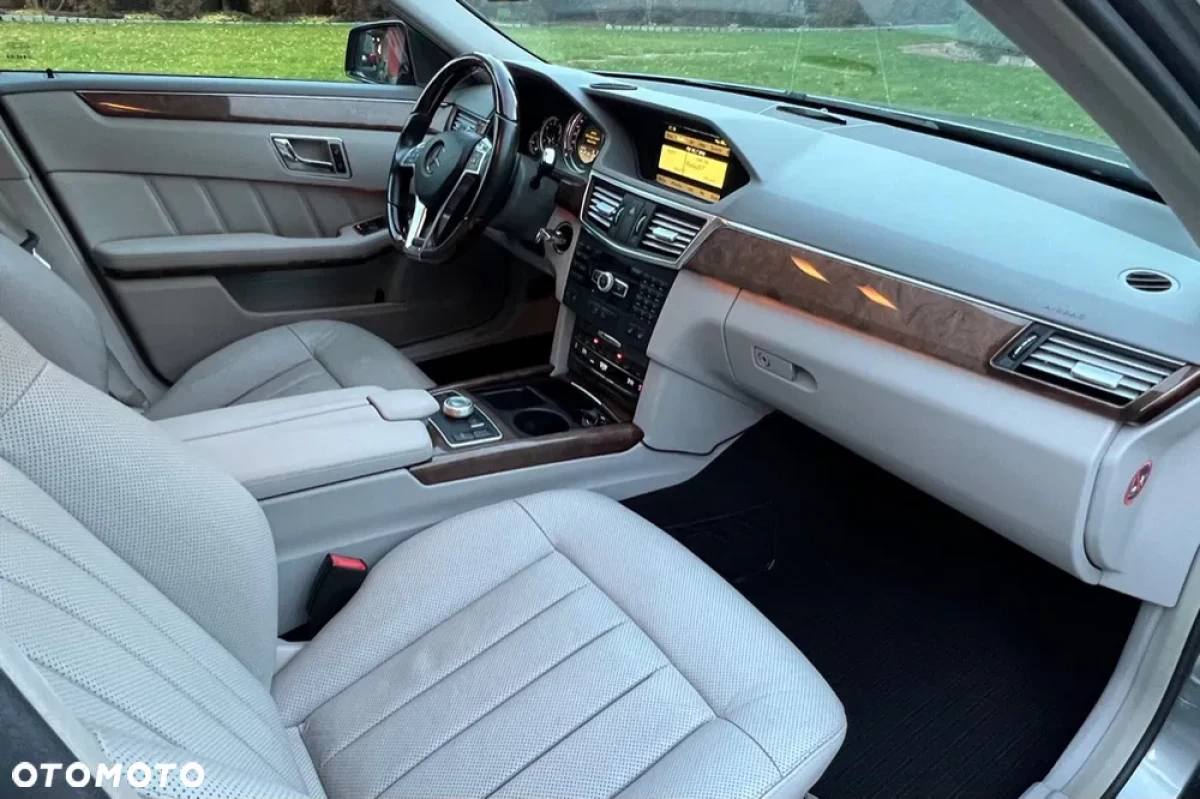 Mercedes-Benz Klasa E 500 4-Matic Elegance 2011