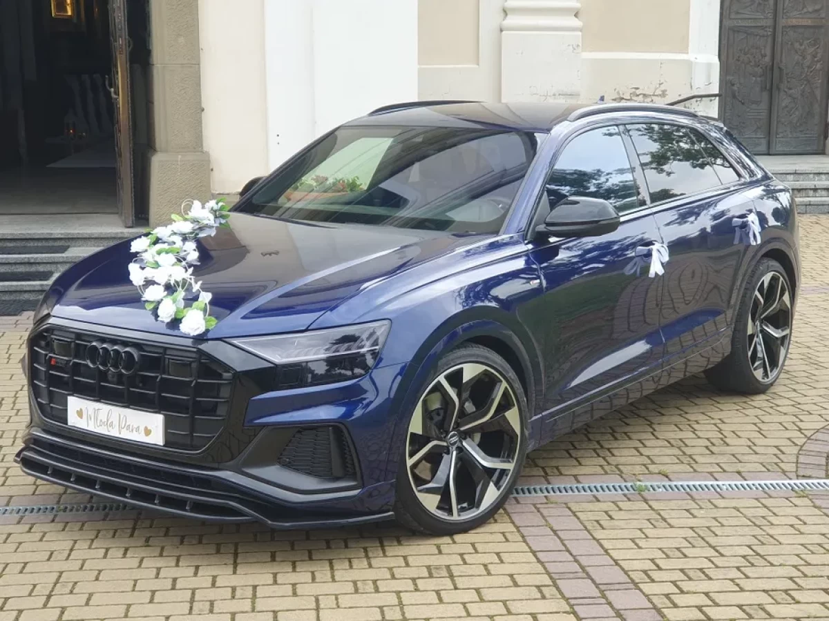 Samochód do ślubu na wesele Audi SQ8 ślub