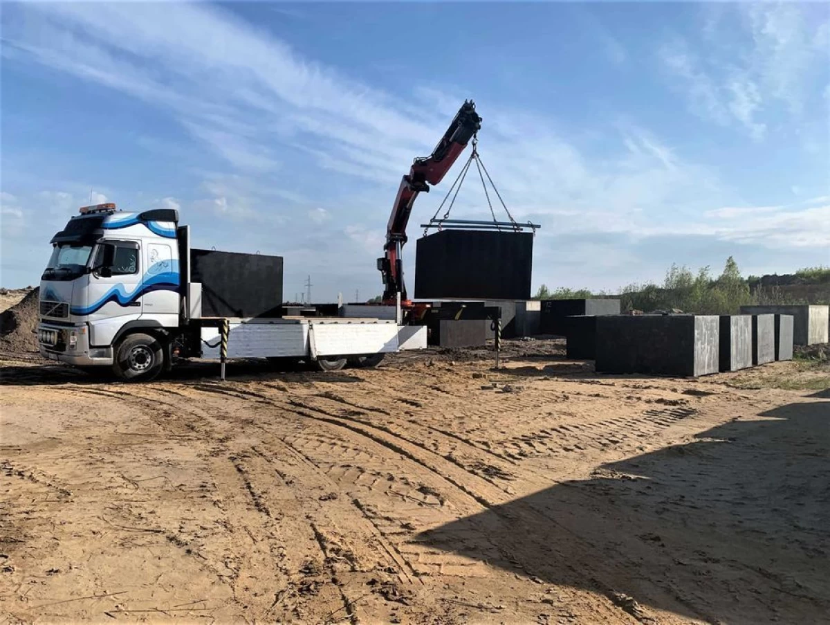 Zbiornik Betonowy Na Wodę Szambo Szamba Betonowe Piwnica Kanał Wykop