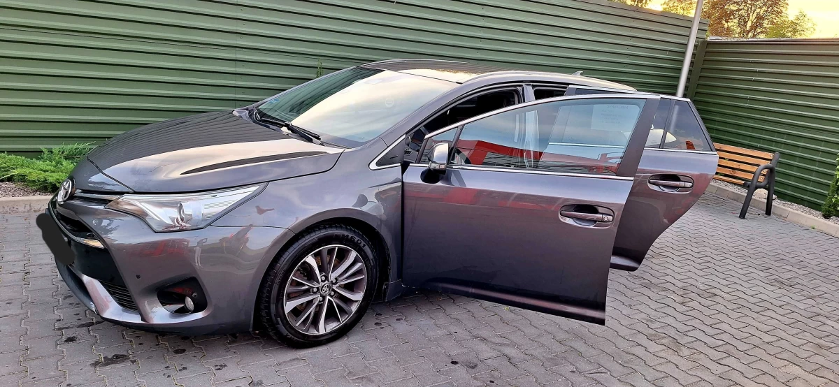Samochód osobowy TOYOTA AVENSIS 2017