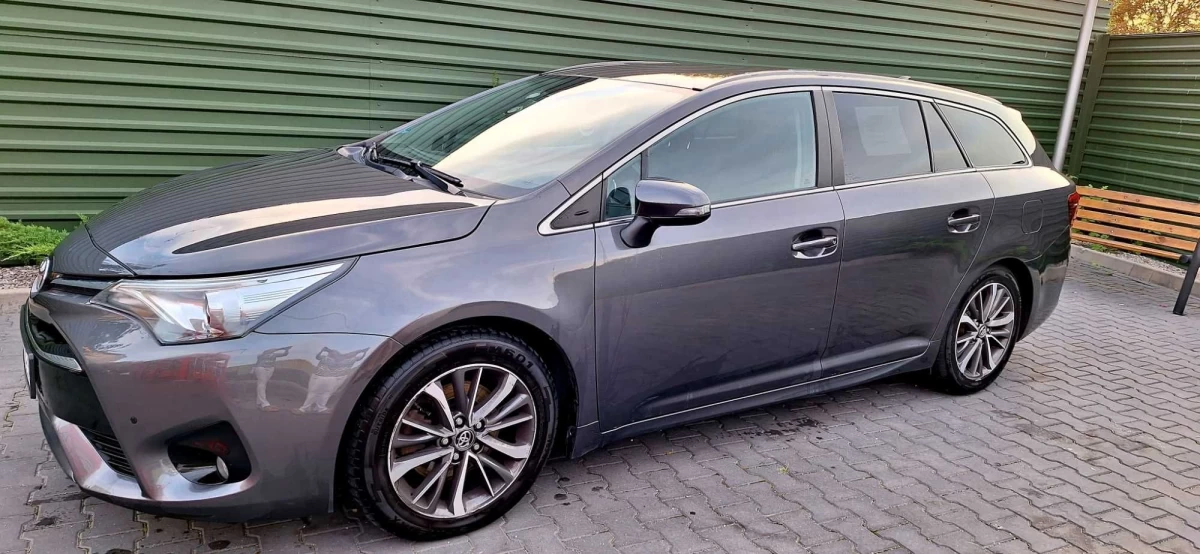 Samochód osobowy TOYOTA AVENSIS 2017