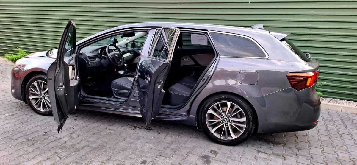 Samochód osobowy TOYOTA AVENSIS 2017