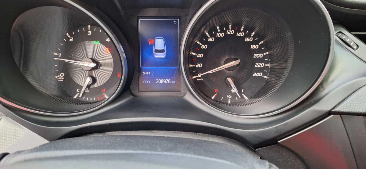 Samochód osobowy TOYOTA AVENSIS 2017