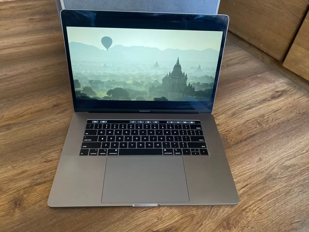 Laptop Macbook Pro 2019 A1990 32GB/500ssd ladowarka hub