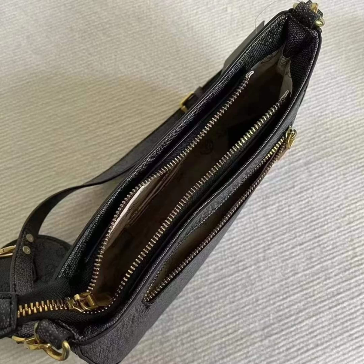 OKAZJA Guess elegancka damska torebka idealna na każdą okazję