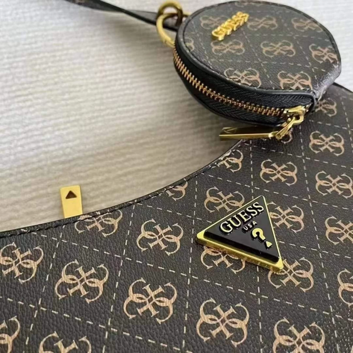 OKAZJA Guess elegancka damska torebka idealna na każdą okazję
