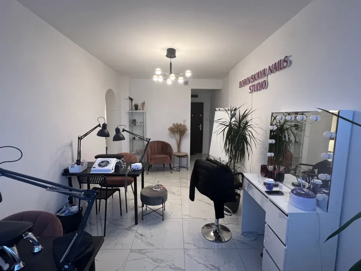 Sprzedam dobrze prosperujacy salon kosmetyczny w centrum Warszawy