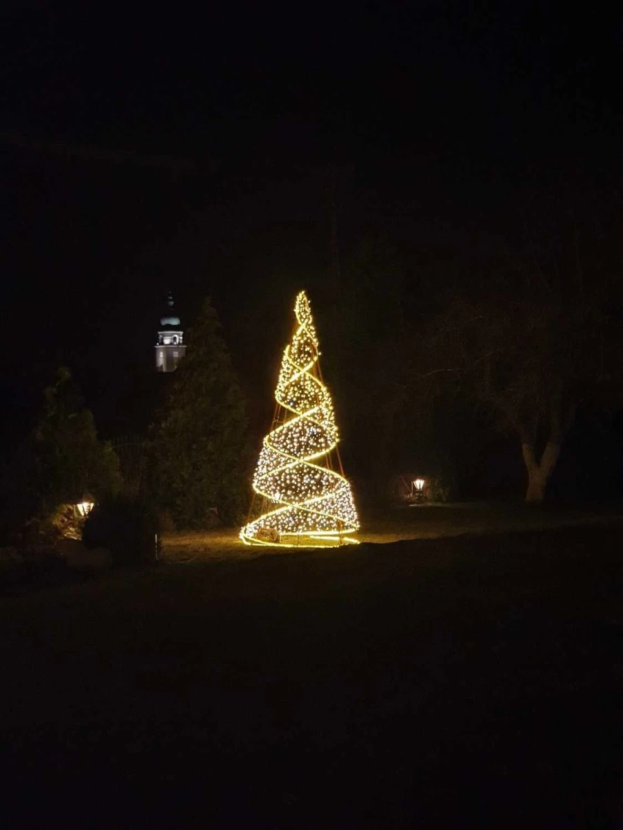 Bajeczna Choinka modern z oświetleniem 3,8m - konstrukcja 3D