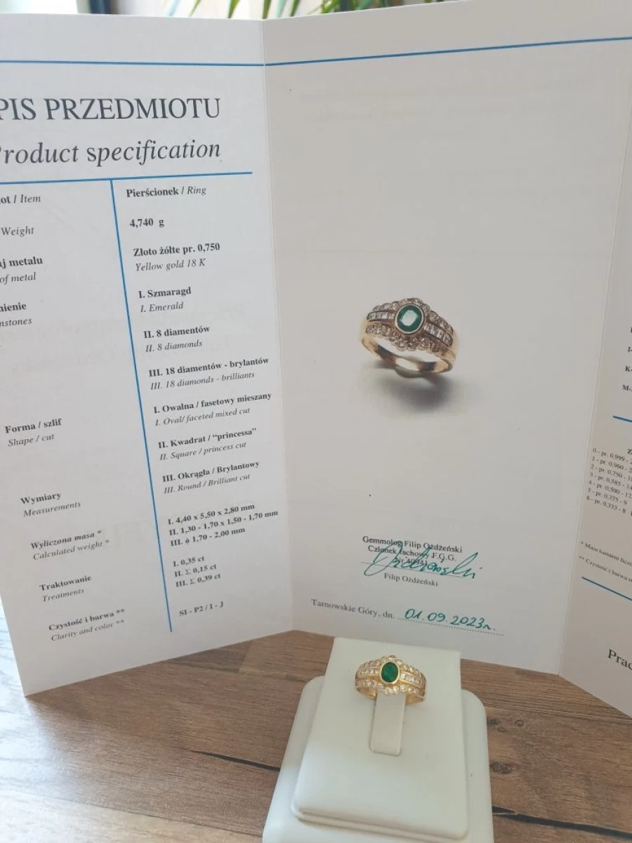 Złoty pierścionek z brylantami 0.54 ct oraz szmaragdem 0.35ct
