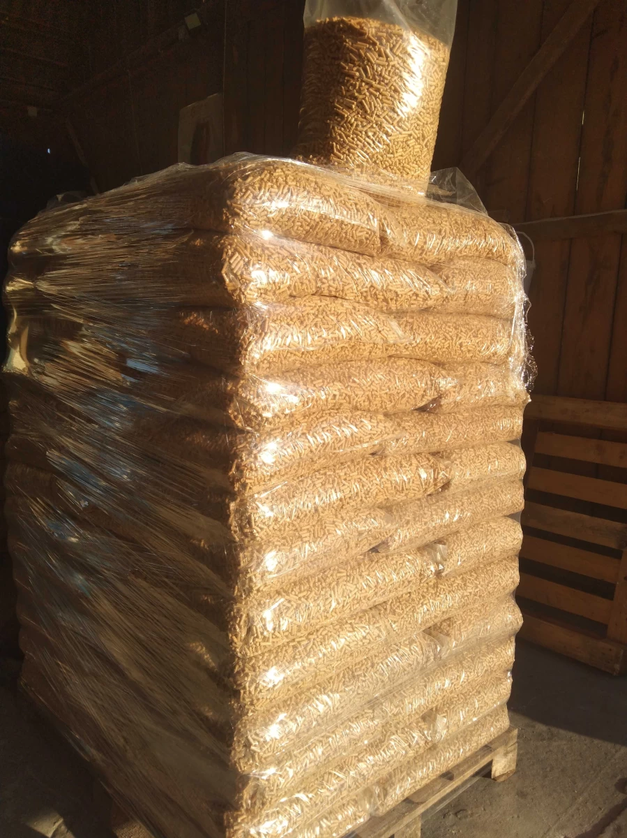 Pellet drzewny iglasty transport rozładunek Sucha Beskidzka