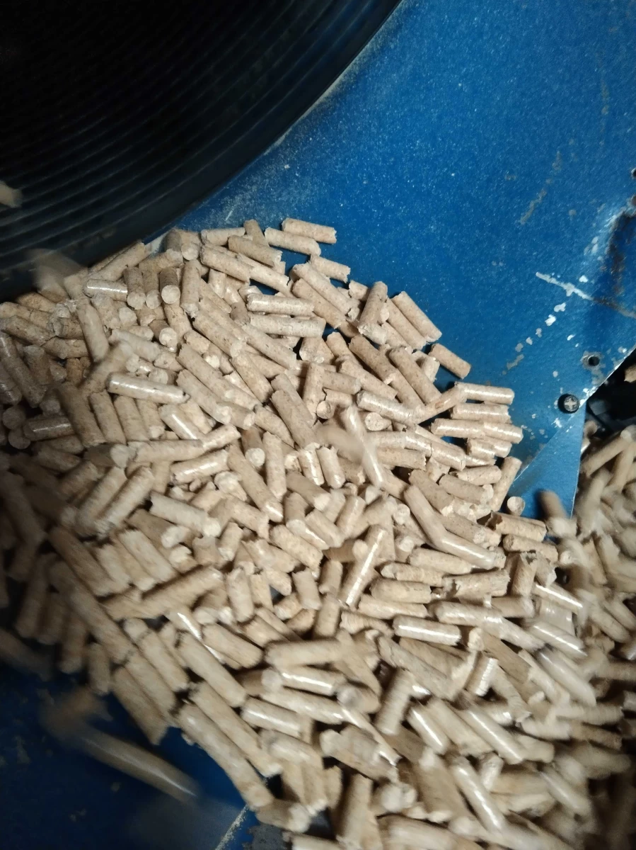 Pellet drzewny iglasty transport rozładunek Sucha Beskidzka