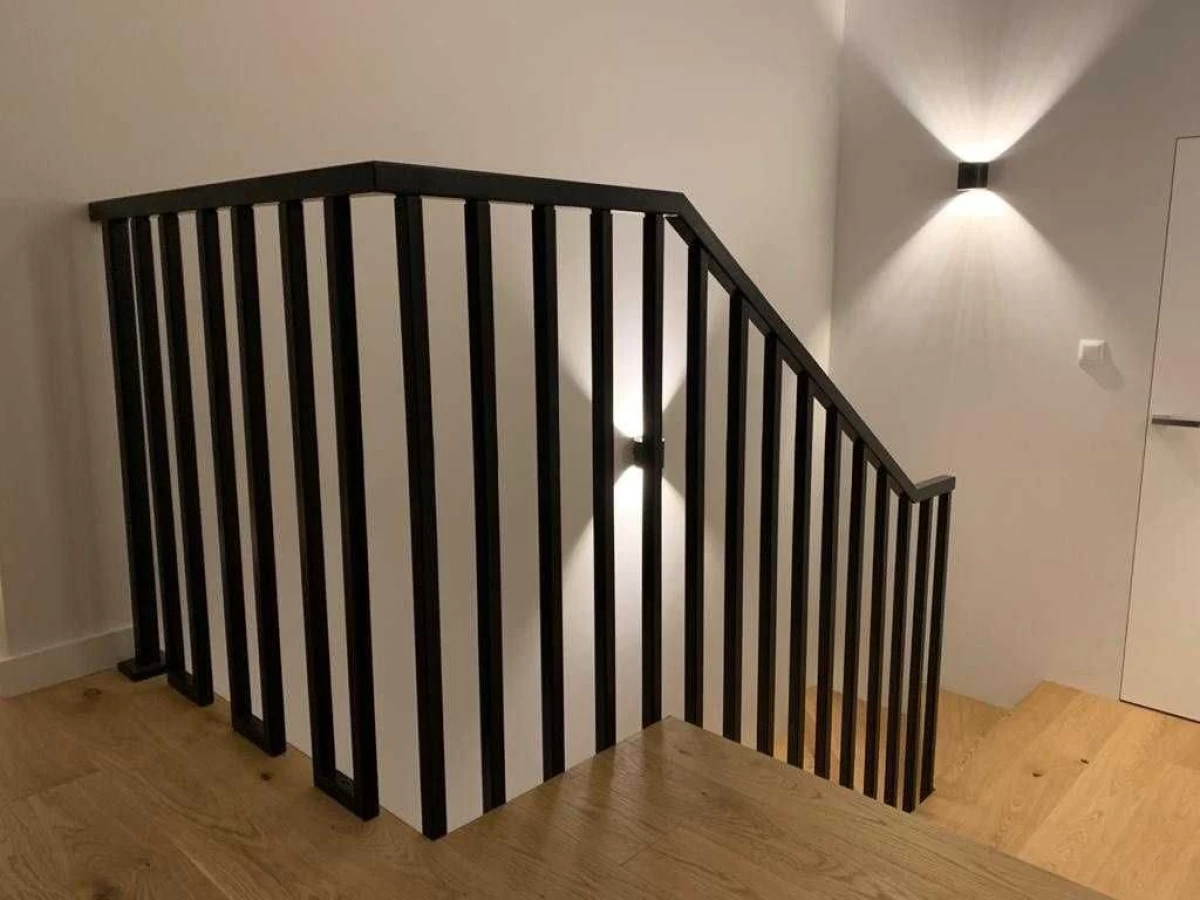 Balustrady poręcze barierki stopnie drewniane konstrukcje stalowe