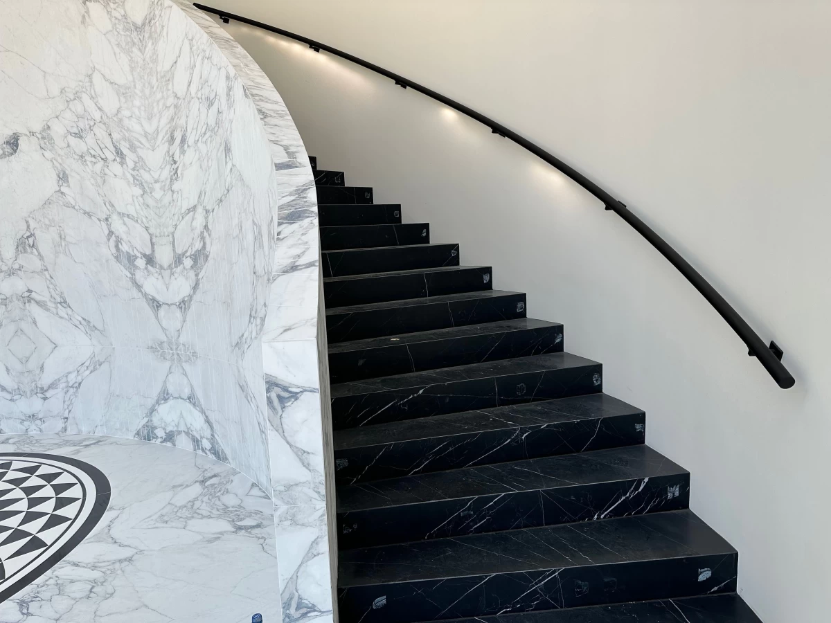 Balustrady poręcze barierki stopnie drewniane konstrukcje stalowe