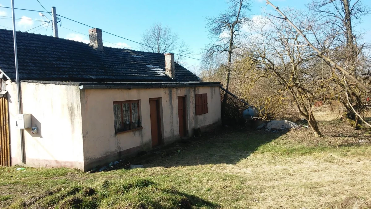 Sprzedam działkę budowlaną 12ar z zabudowaniami Pajęczno