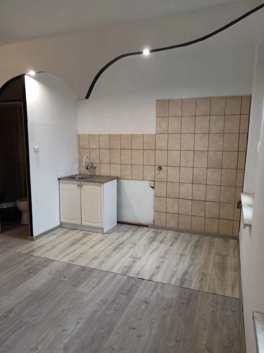 Sprzedam kawalerke Czernica