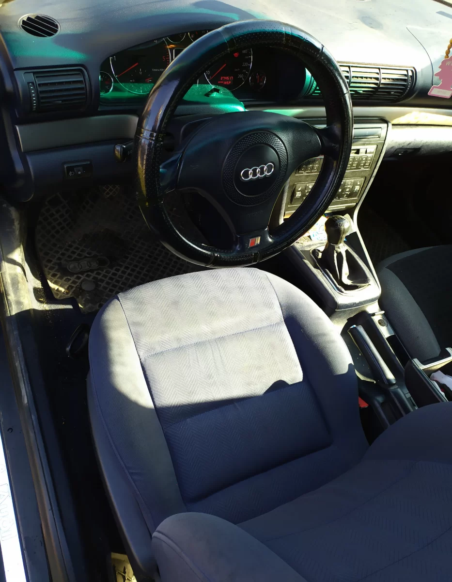 Samochód Osobowy czterodrzwiowy Audi A4 2.5 tdi