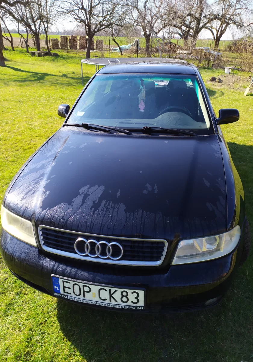 Samochód Osobowy czterodrzwiowy Audi A4 2.5 tdi