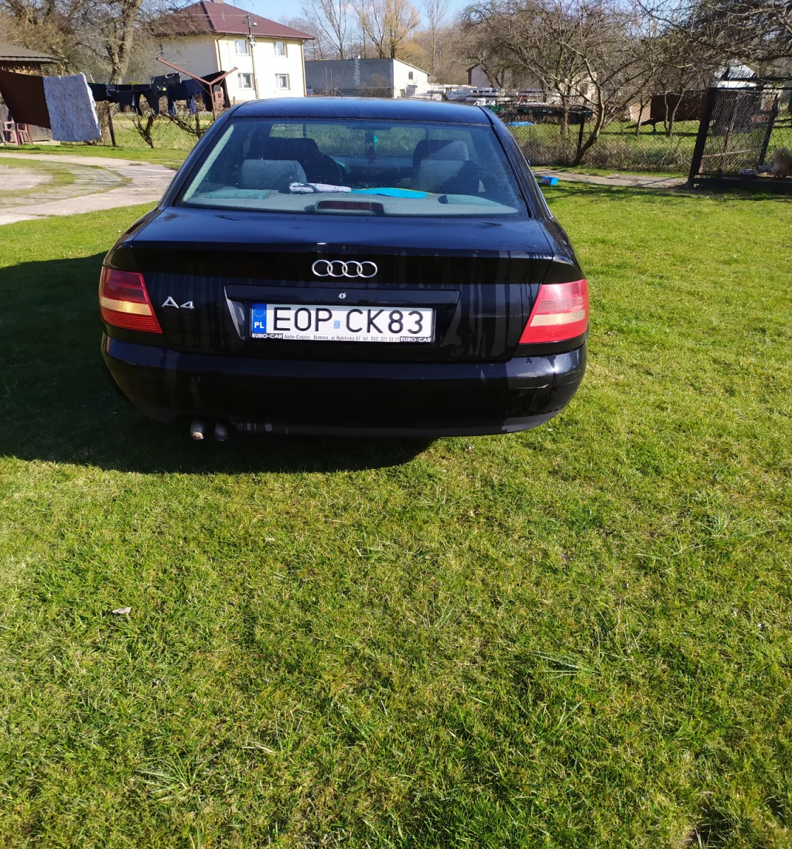 Samochód Osobowy czterodrzwiowy Audi A4 2.5 tdi