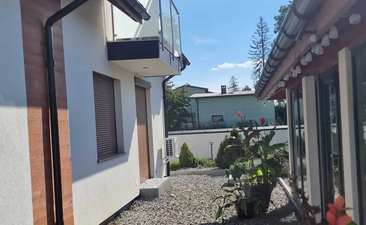 Wynajmę Mieszkanie w Ligocie - Nowoczesne, Umeblowane z Ogródkiem i Altaną