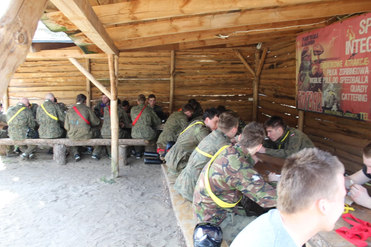 paintball wieczór kawalerski laser tag urodziny nocleg off road strzelnica ognisko