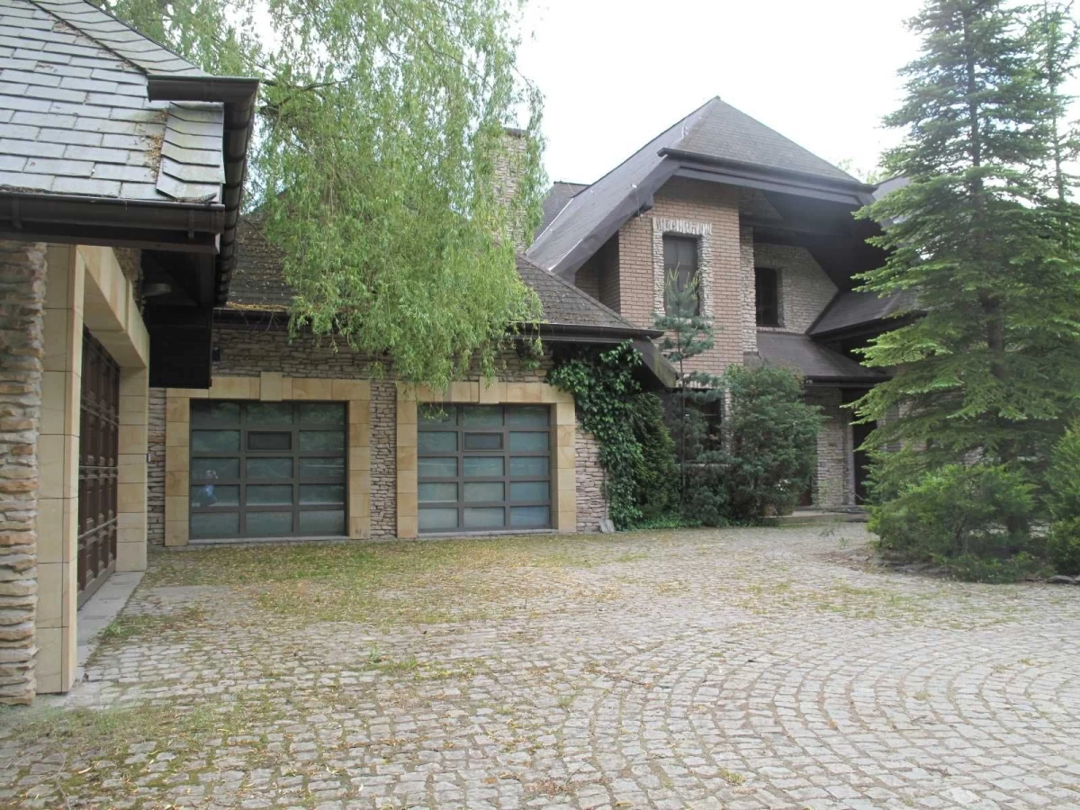 Sprrzedam dom 550 m2 Ustanów k. Zalesia Górnego