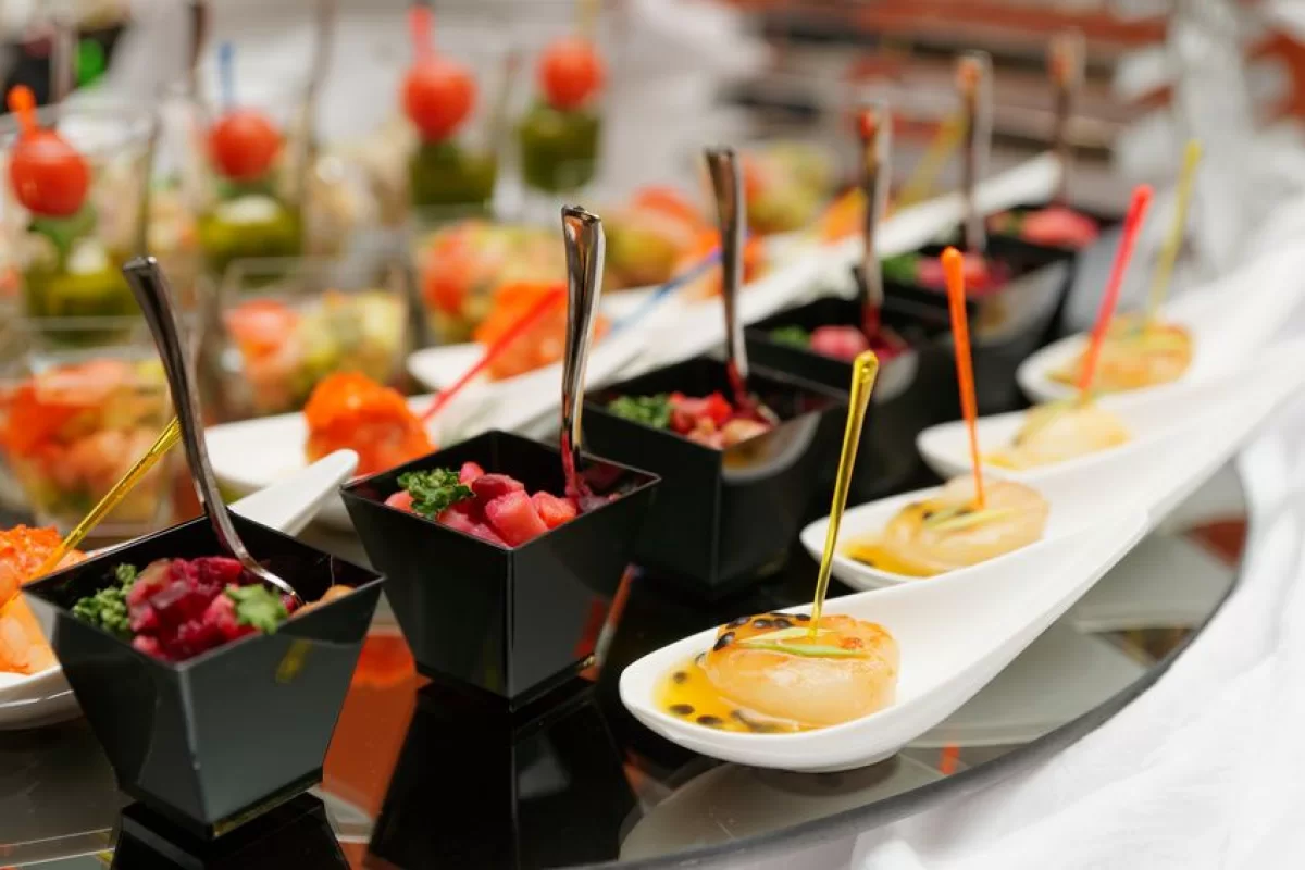 Catering imprezy okolicznościowe, kompleksowa organizacja, dekoracje