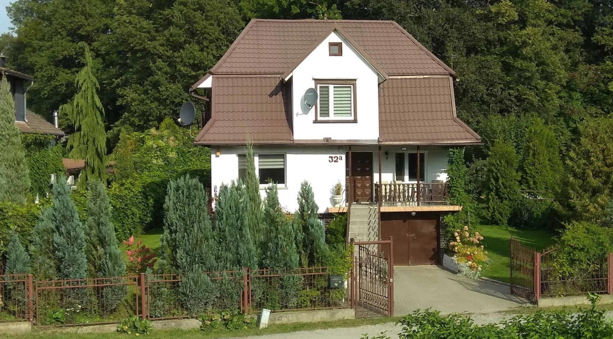 Sprzedam atrakcyjny dom z pięknym ogrodem w Jarnołtówku 32a.