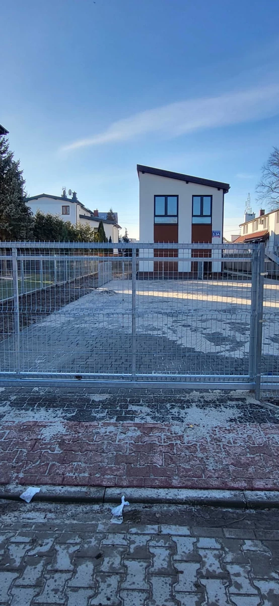 Sprzedam Bezczynszowy segment Marki z ogródkiem 61,36m2