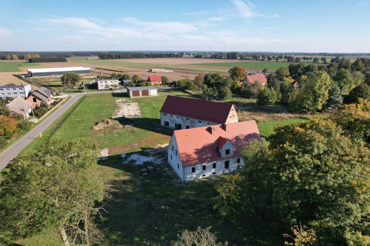 Sprzedam nieruchomość zespół dworski