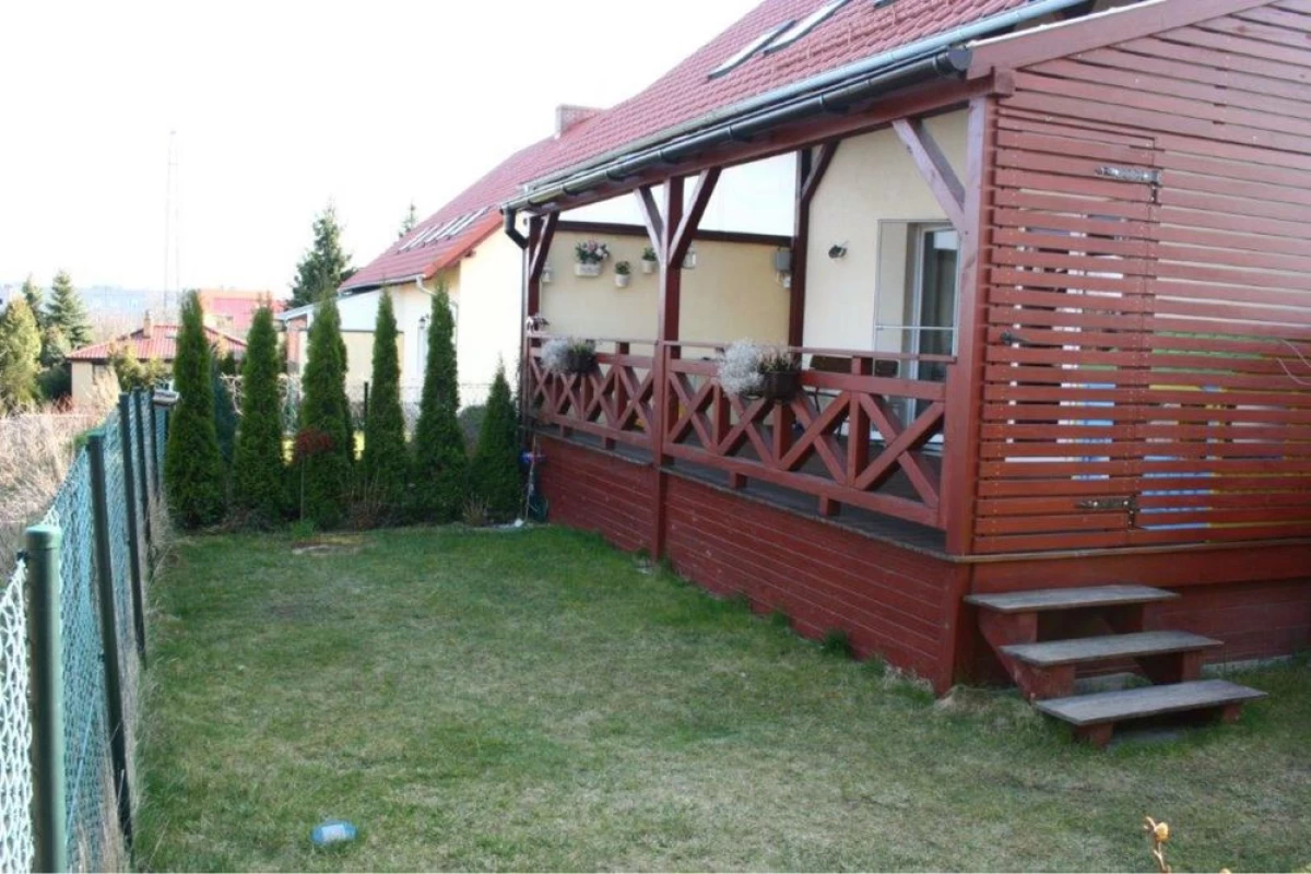 Sprzedam Dom w Swiebodzinie (bliźniak) z małym ogrodem