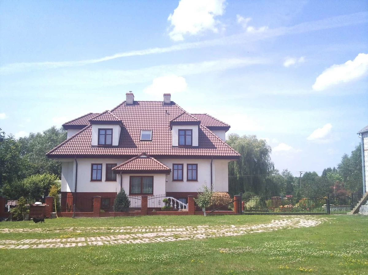 Sprzedam dom z zabudowaniami