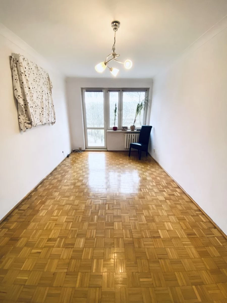 Sprzedam mieszkanie Poznań Cztery pokoje w tym jeden z balkonem, Winogrady