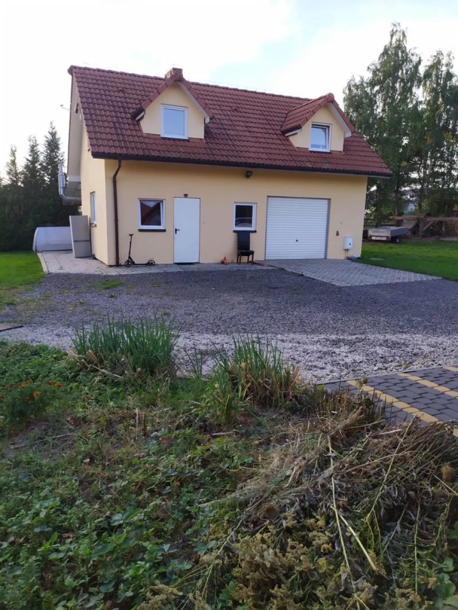 Sprzedam piękny i komfortowy Dom + drugi mały dom z garażem Oblęgór