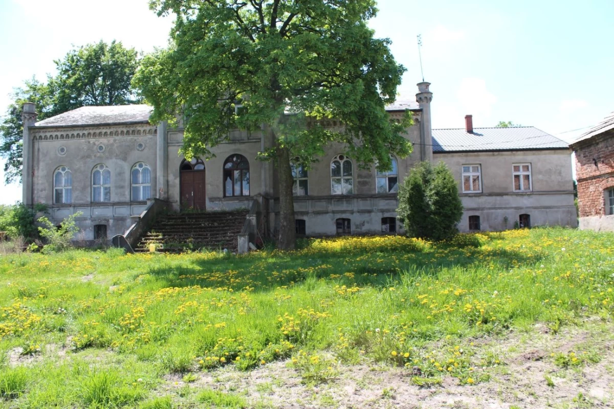 Zespół pałacowo parkowy dworek zabytkowy nieruchomość pałac siedlisko