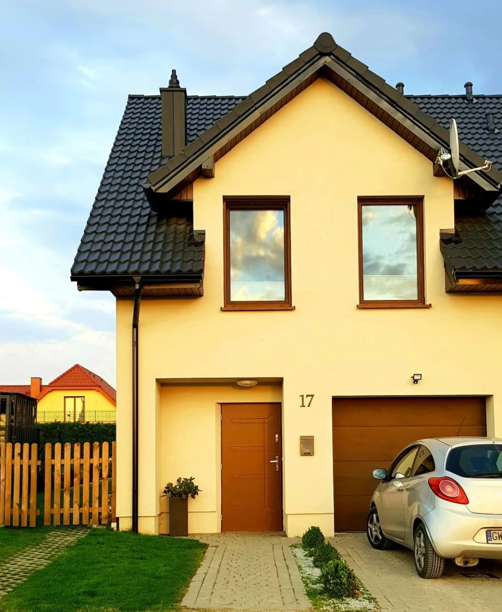 Sprzedam Dom bliźniak z 2019 r. 106m2 4 pokoje Gościcino
