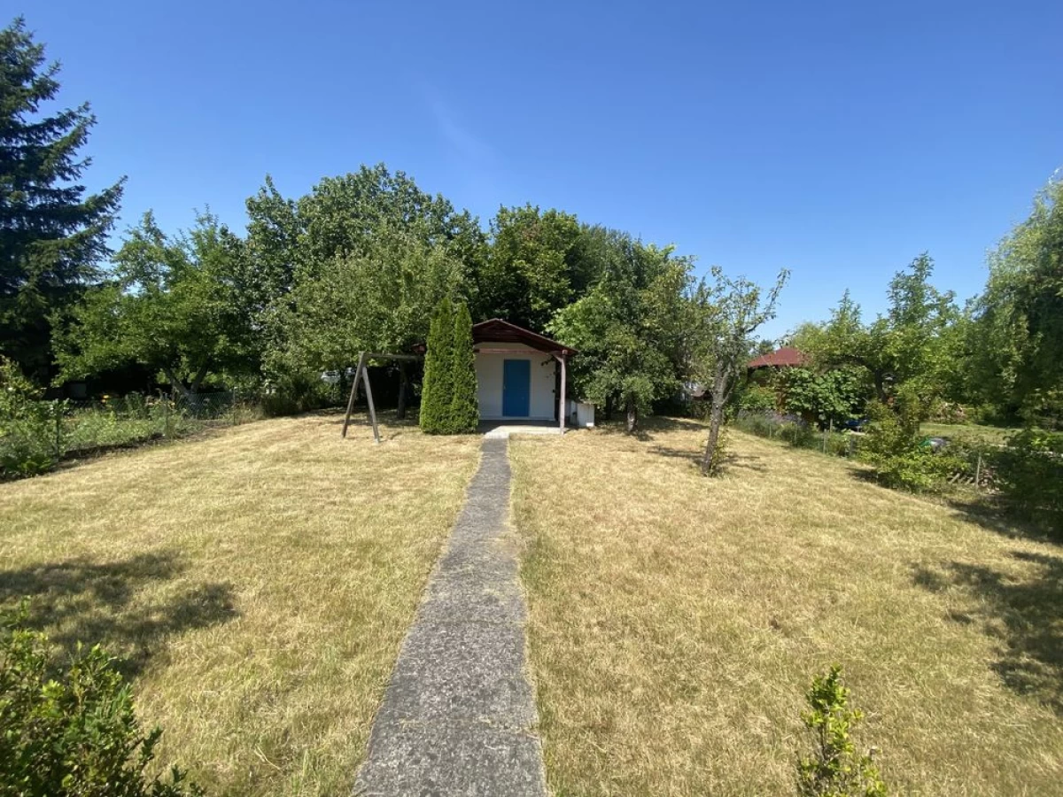 Sprzedam Dzialka R. O. D. Storczyk -300m2