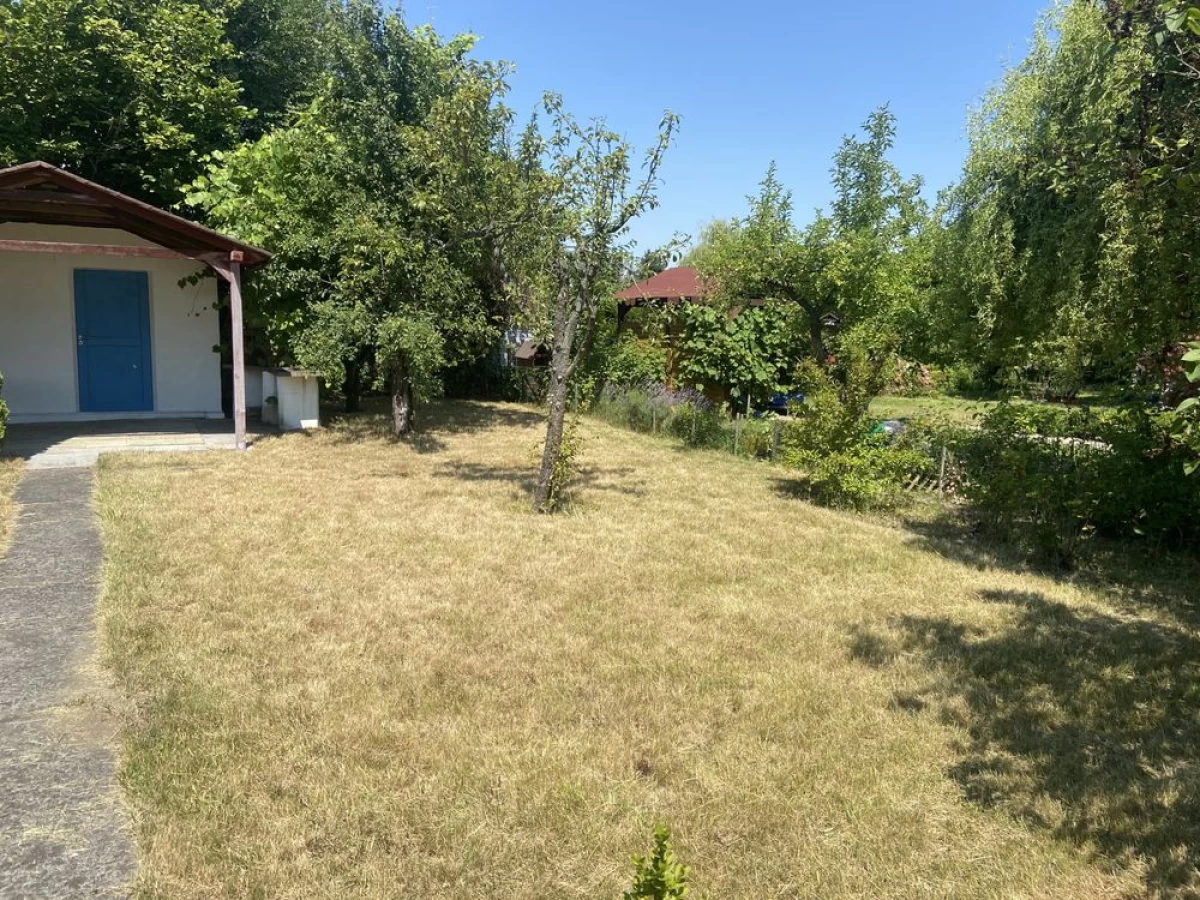 Sprzedam Dzialka R. O. D. Storczyk -300m2