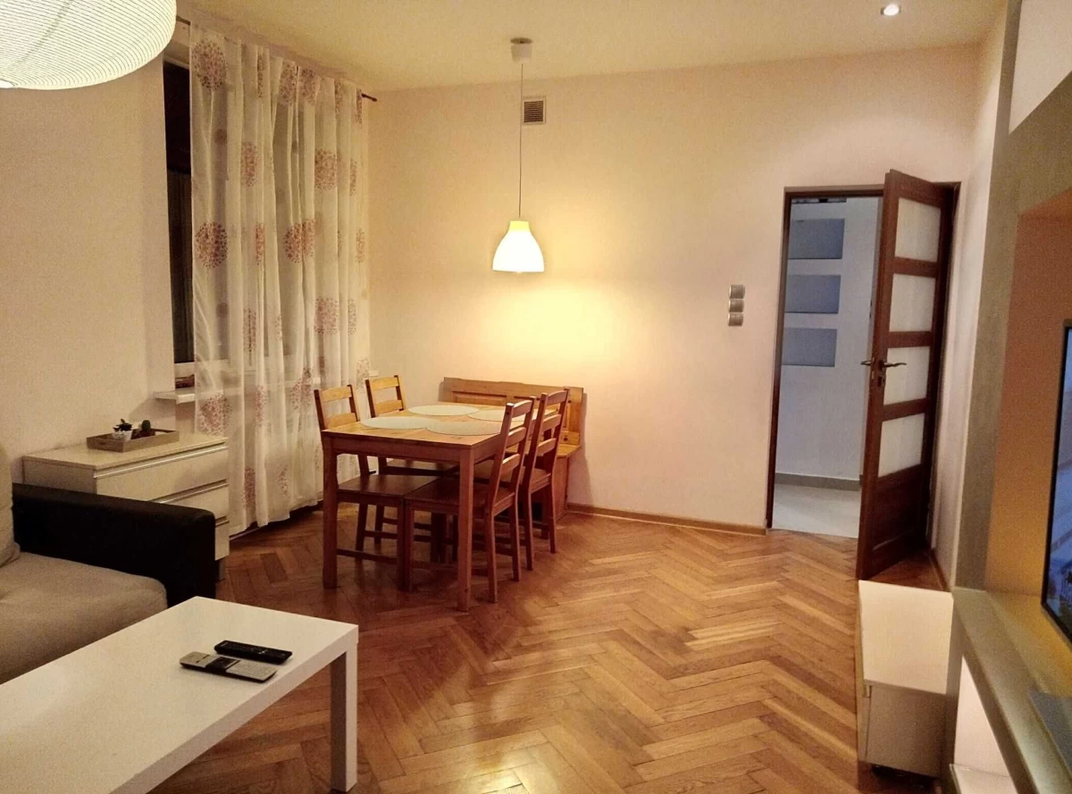 Wynajmę Mieszkanie 2 pokoje 50 m2 wyposażone okolice MANUFAKTURY - 2 balkony