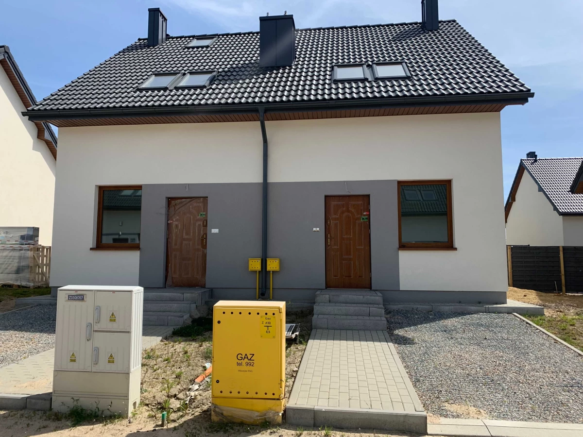Sprzedam Dom 90m² Straszyn z ogrodem, trzypoziomowy, bez czynszu