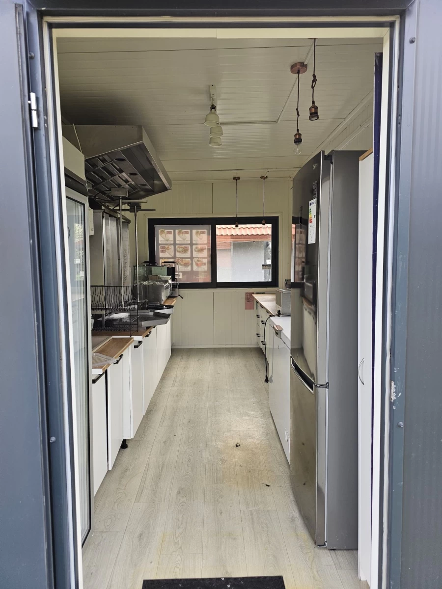 Sprzedam Budka gastronomiczna, kontener z oknami, gotowy biznes kebab foodtruck Janików