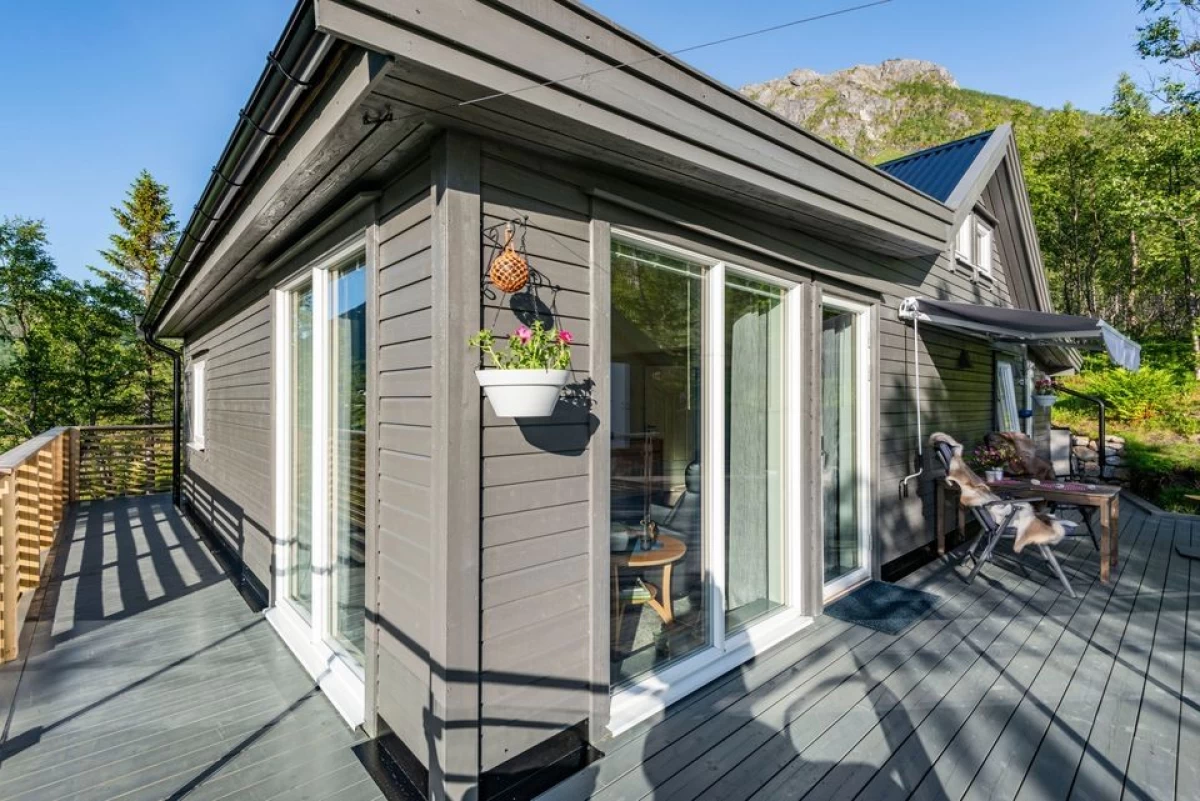 Sprzedam Nowy domek z aneksem, atrakcyjna lokalizacja SENJA NORWEGIA