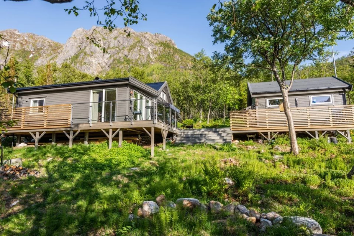 Sprzedam Nowy domek z aneksem, atrakcyjna lokalizacja SENJA NORWEGIA